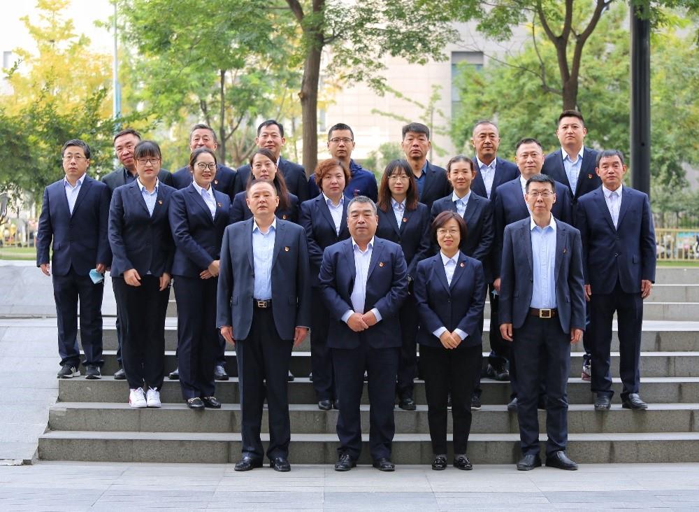 多元團隊凝合力，同舟共濟揚帆起