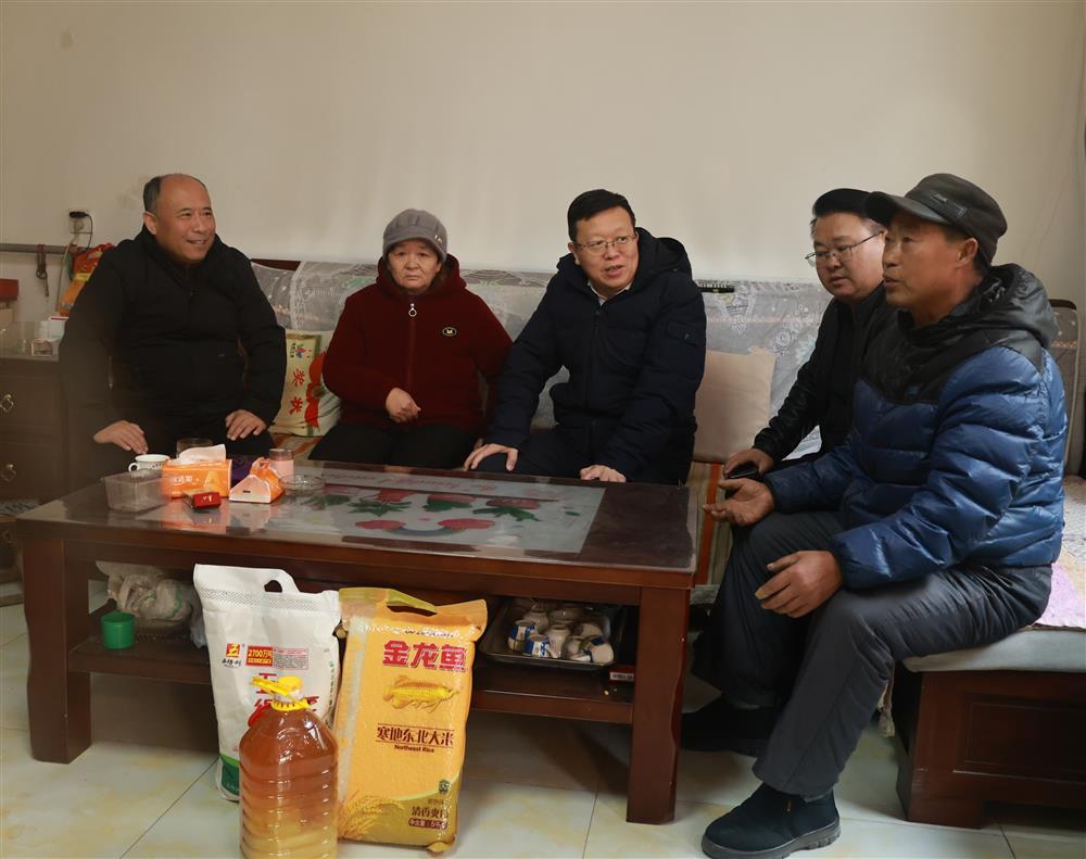 新春送溫暖 幫扶顯擔(dān)當(dāng)！ 濟(jì)南產(chǎn)發(fā)集團(tuán)走訪慰問“第一書記”幫扶村